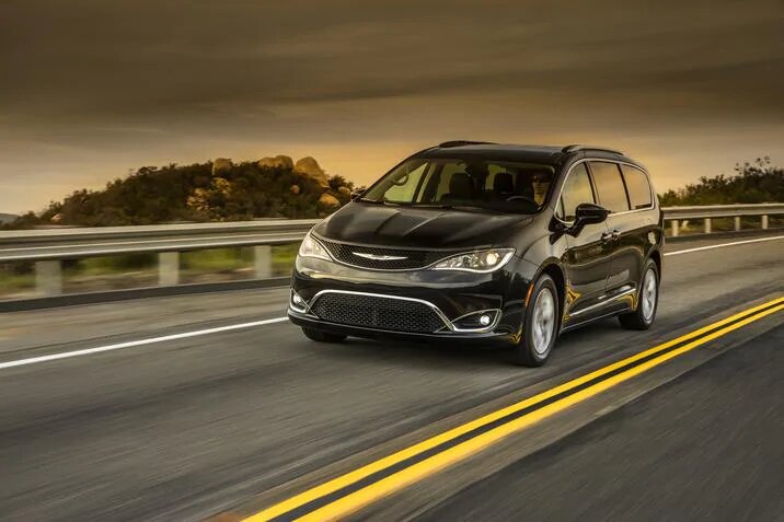 2017 Chrysler Pacifica Touring-L Plus 2017 Chrysler Pacifica Touring-L Plus