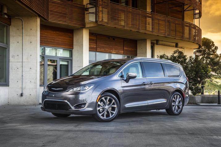 2017 Chrysler Pacifica Limited.jpg 2017 Chrysler Pacifica Limited
