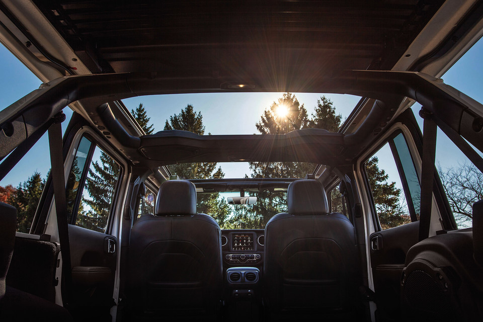 2021-jeep-wrangler-interior