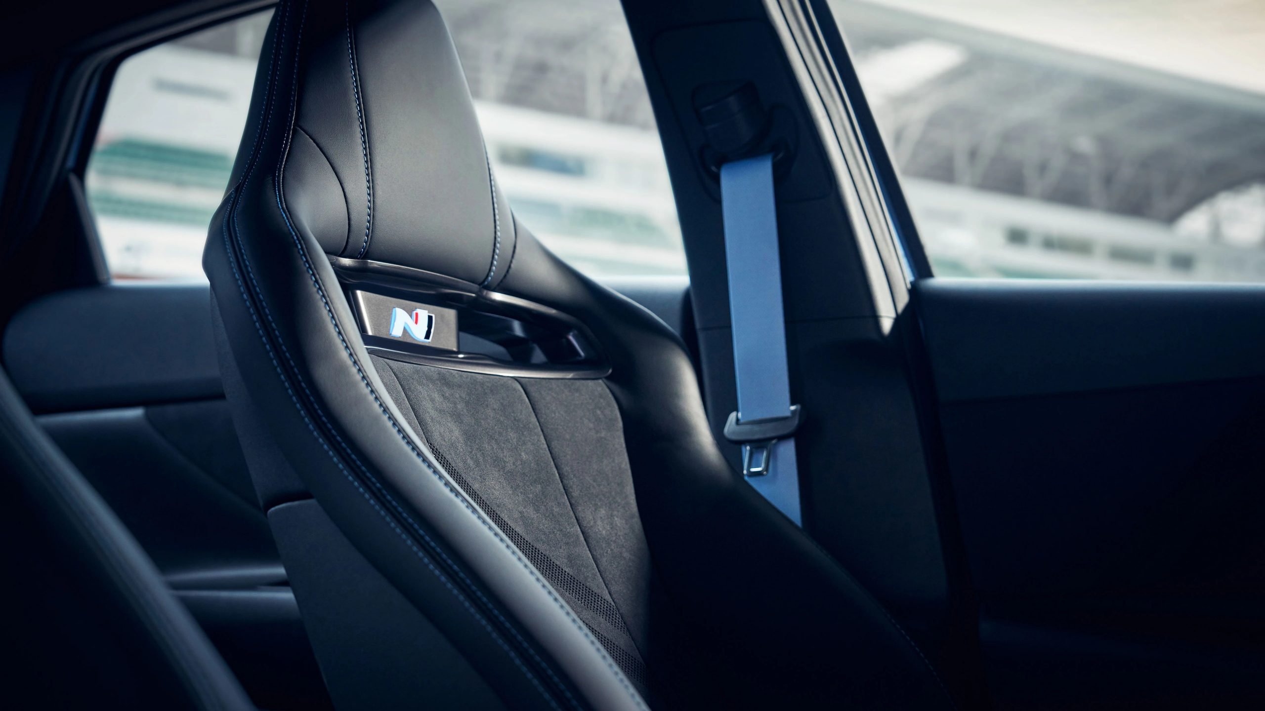 Performance Blue seat belts (front seats)