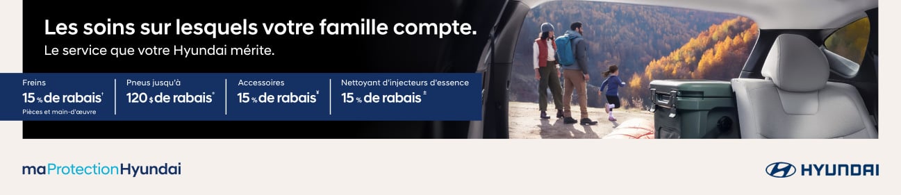 Une famille prête pour une randonnée d’automne vue à travers le hayon ouvert d’un VUS Hyundai. Texte : Les soins sur lesquels votre famille compte. Le service que votre Hyundai mérite.