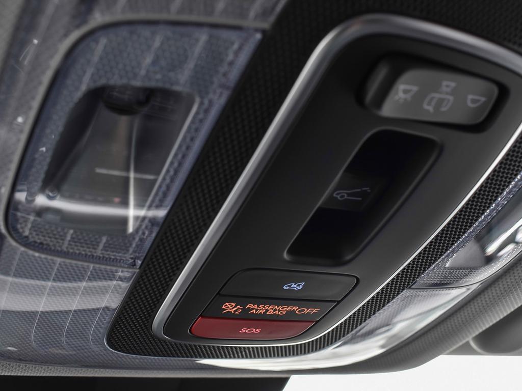 Kona EV Ultimate 2026 Intérieur, gros plan sur les commandes du plafonnier, y compris l'assistance d'urgence SOS Bluelink.