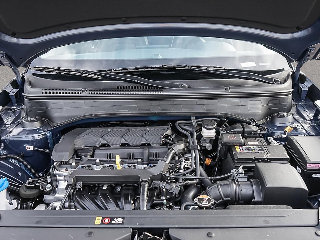 Extérieur vue de l'avant capot ouvert montrant le compartiment moteur Smartstream