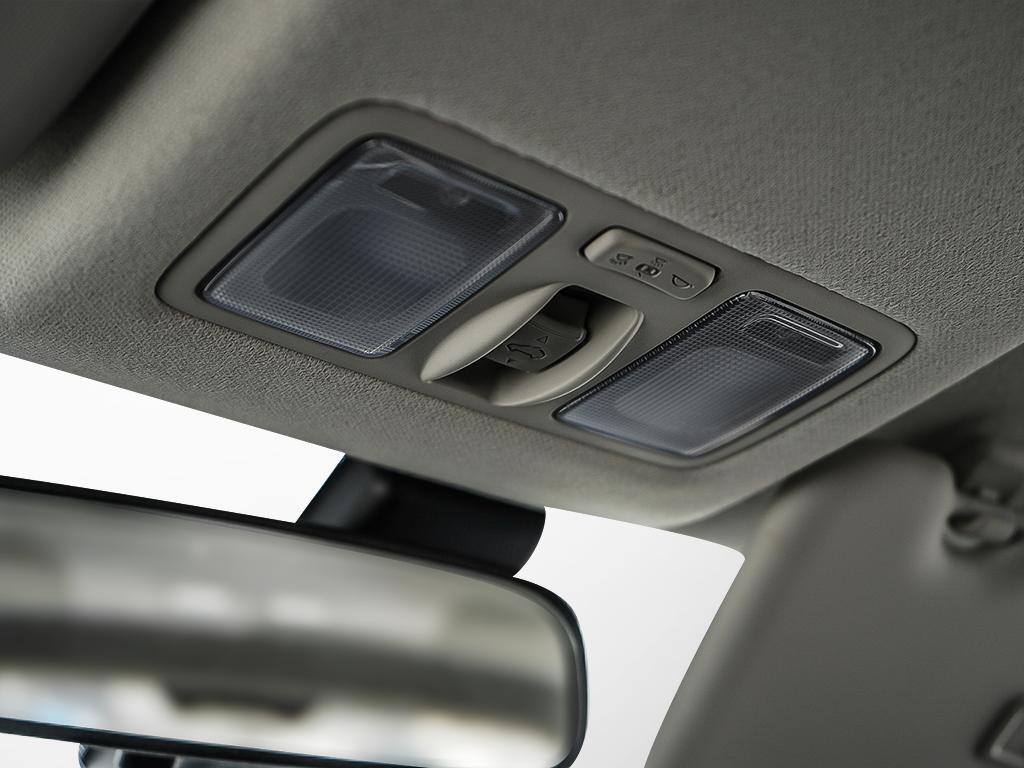 Gros plan sur les commandes du plafonnier et du toit ouvrant