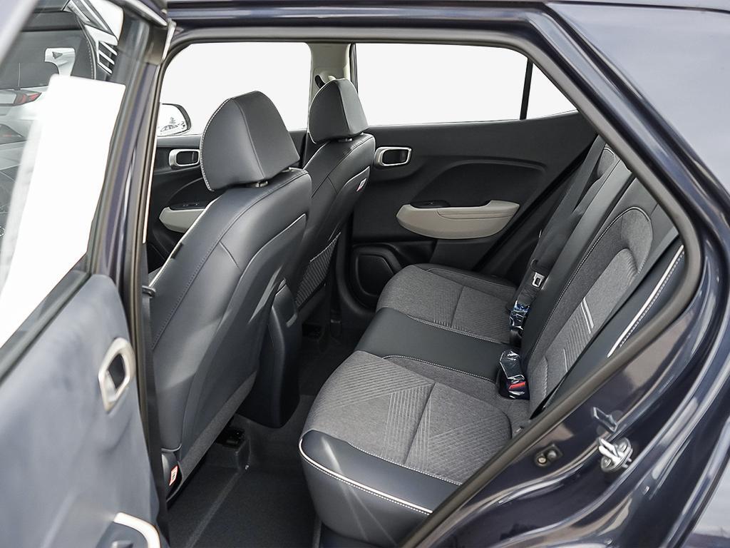 Sièges arrière et espace pour les passagers du Venue