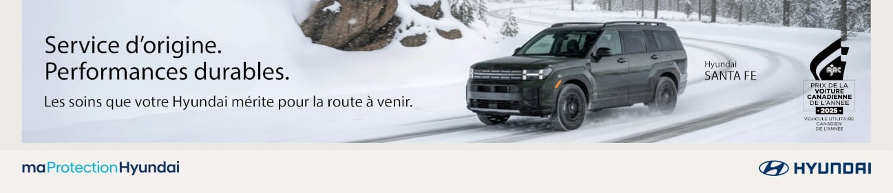 Bannière des promotions du service Hyundai. Un Santa Fe roule sur une route enneigée.  Texte : Service d'origine. Performances durables. Les soins que votre Hyundai mérite pour la route à venir.