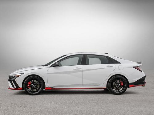 Profil sportif Elantra N 2026 côté conducteur