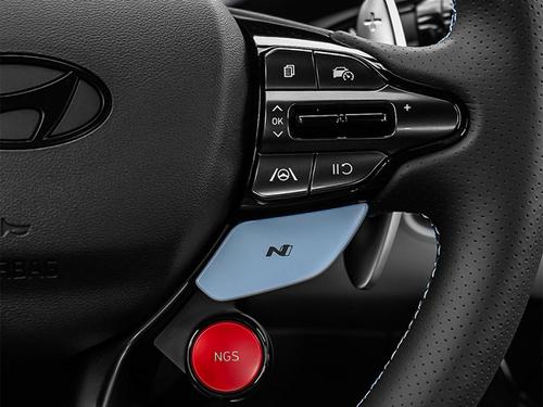 Commandes volant et logo N