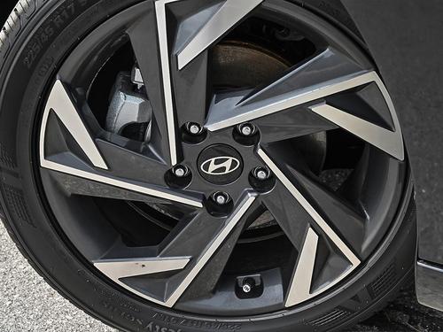 2026 Elantra Luxury alloy wheel
