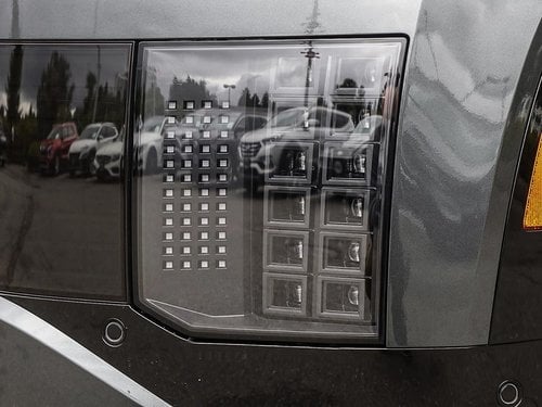 Phares avant LED Parametric Pixels du IONIQ 9