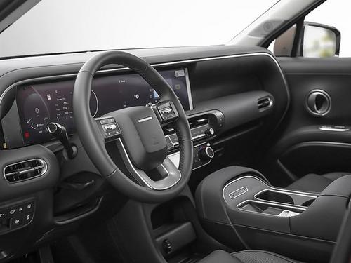 Poste de conduite du Hyundai Palisade Hybride 2026 Luxury vu depuis la porte ouverte, habitacle de luxe avec double écran panoramique, finitions premium et intérieur noir