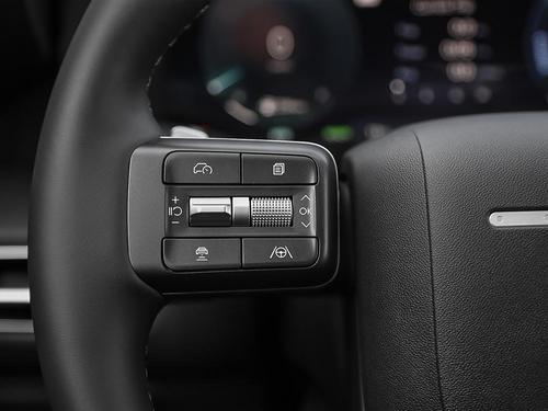 Commandes gauches du volant du Hyundai Palisade Hybride 2026 Luxury incluant le régulateur de vitesse adaptatif, sécurité maximale sur l'autoroute 10 et les ponts de la Rive-Sud