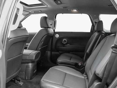 Trois rangées de sièges en cuir du Palisade Hybride 2026 Luxury 7 places avec espace généreux pour toute la famille, idéal pour les sorties au Quartier DIX30 ou les escapades en région