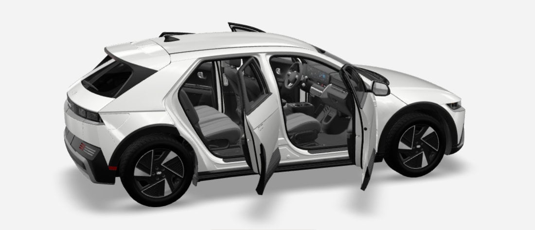 Intérieur du Hyundai IONIQ 5 2026 montrant le plancher plat, l'espace généreux pour les passagers arrière et les écrans doubles panoramiques.