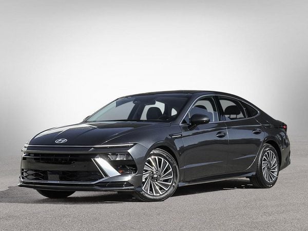 The 2026 Hyundai Sonata Hybrid Preferred Trend in Nocturne Grey, front driver-side view.