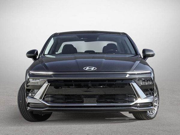 Front view of the 2026 Hyundai Sonata Hybrid Preferred Trend — grille and H-shaped LED signature.