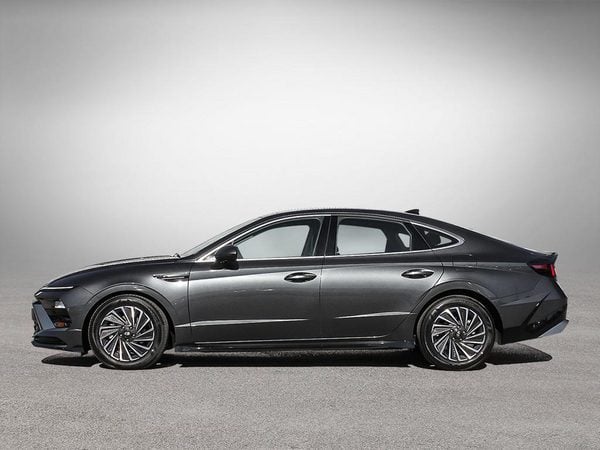 Side profile of the 2026 Hyundai Sonata Hybrid Preferred Trend.