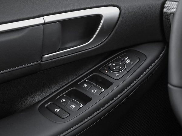 Power window controls and driver-seat memory on the door of the 2026 Sonata Hybrid.
