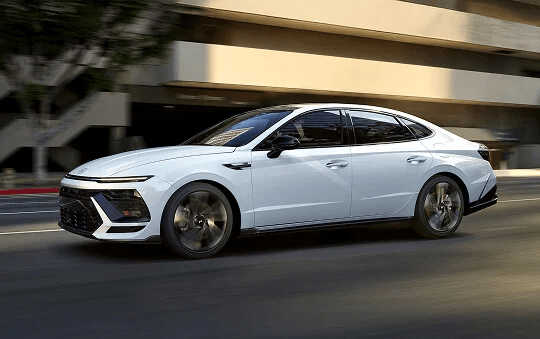 Side exterior view of Hyundai SONATA Hybrid