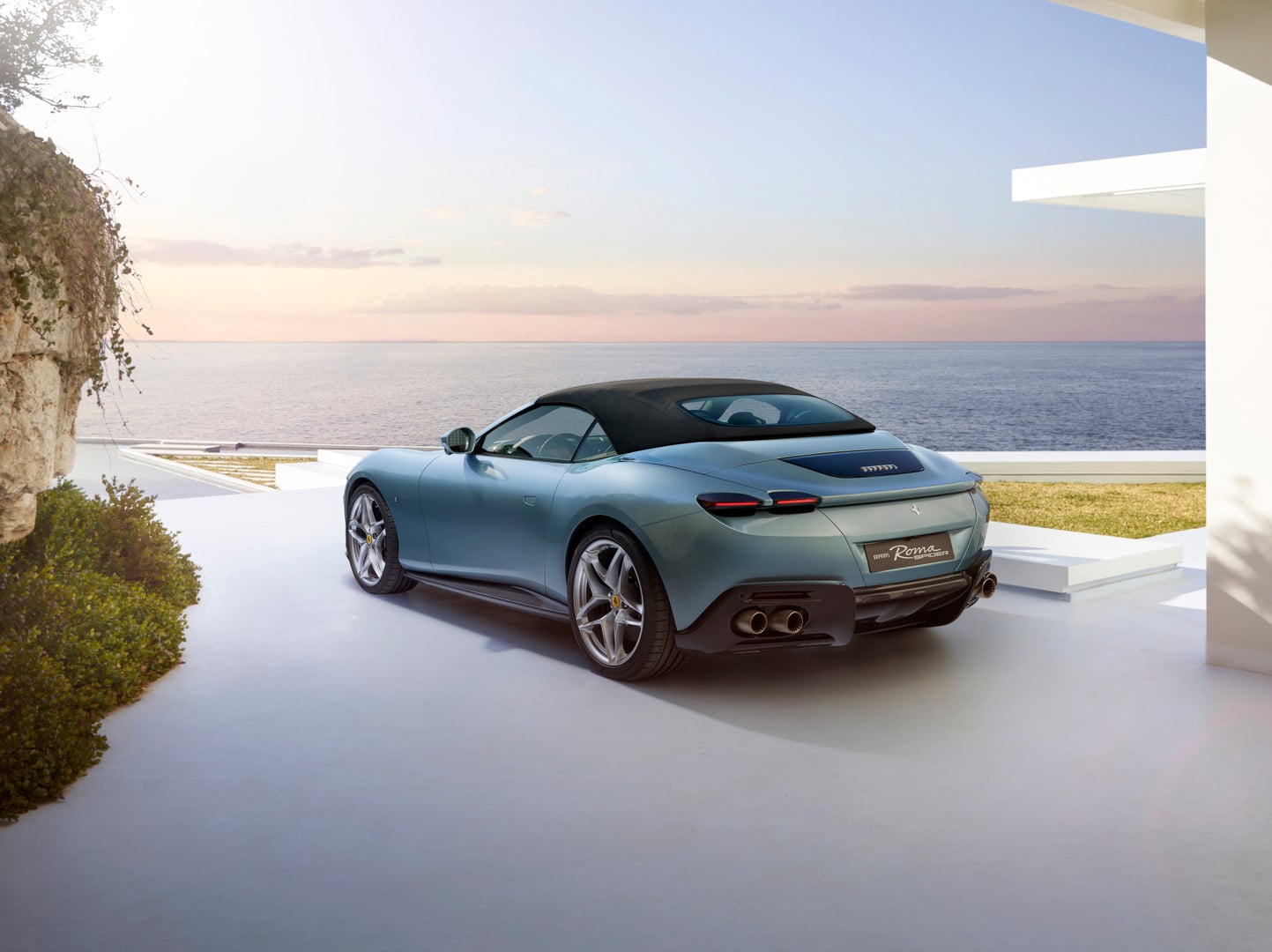 Ferrari in the city – Ferrari Roma Spider